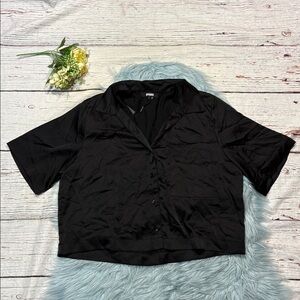 NWT Apparis Satin Cropped Button Down Black Blouse